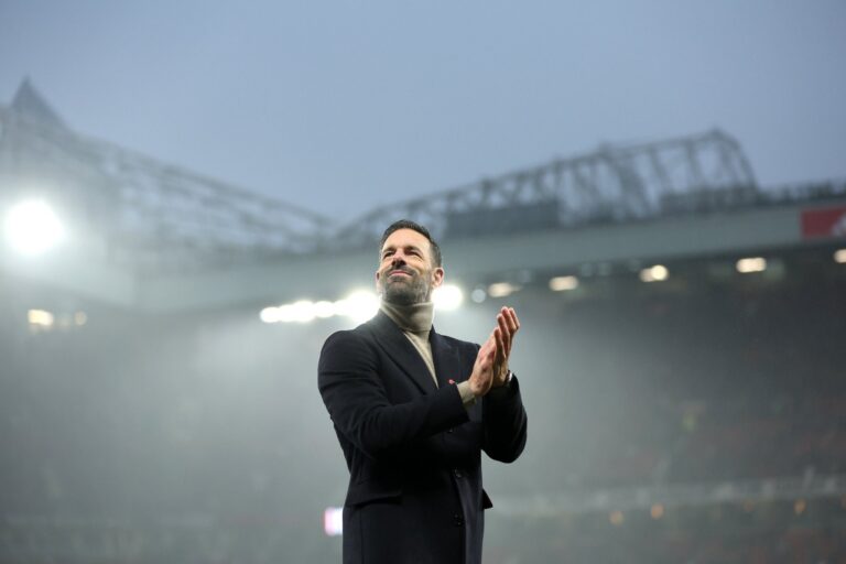 Ruud van Nistelrooy leaves Manchester United with immediate effect